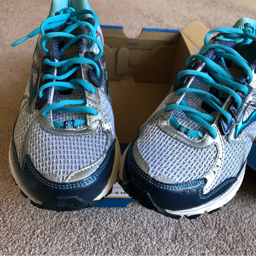 NEW w/box Brooks Adrenaline running shoes
